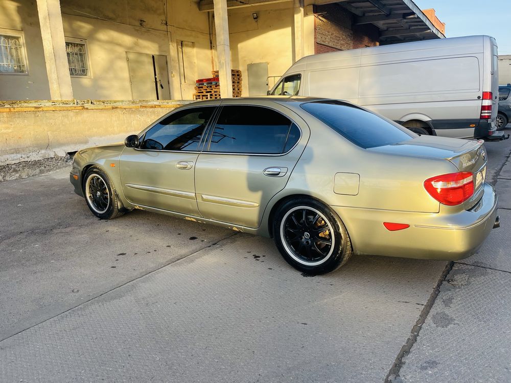 Автомобіль Nissan Maxima 2001