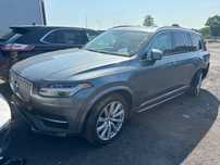 Volvo XC 90 T6 AWD Inscription pali oraz jeździ