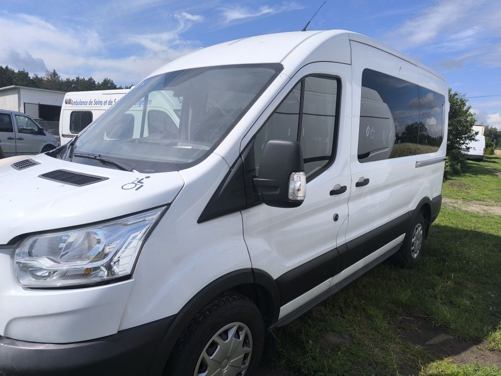 Ford Transit 9-osobowy specjalny dla osób niepełnosprawnych