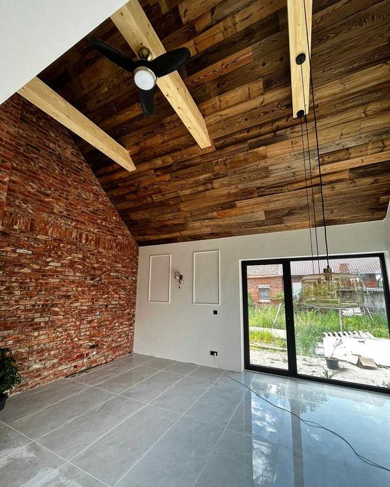 Prawdziwe stare drewno i deski– niepowtarzalny klimat drewno do wnętrz