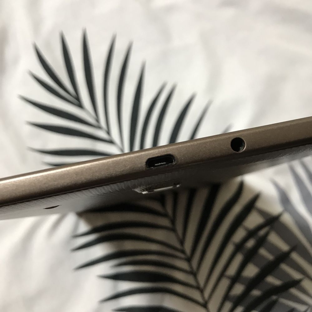 Планшет Samsung Tab E 9,6 (sm-t561) 4G , 7 android