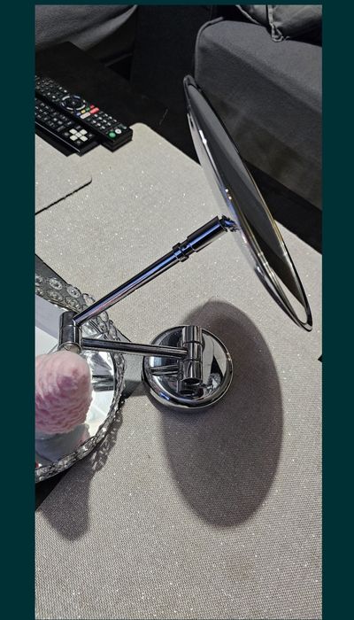 Lusterko kosmetyczne na ruchomym ramieniu