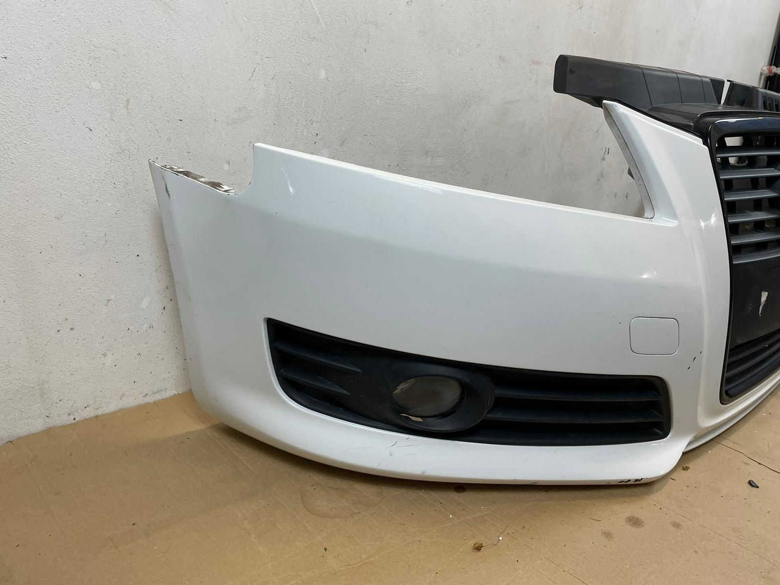 Audi a3 8p lift Zderzak Przód Atrapa LY9C