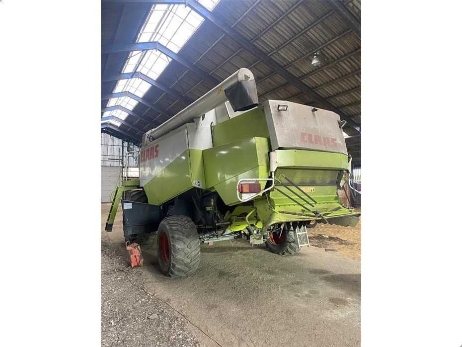 Свіжий claas lexion 460 з жаткою