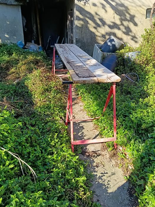 Cavaletes e tábuas andaime