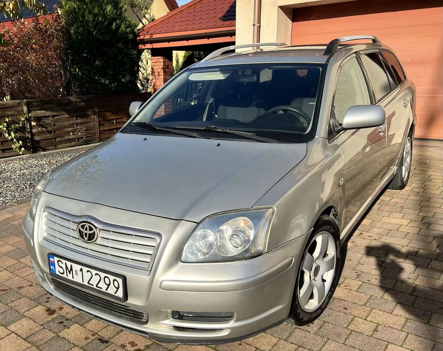 Toyota Avensis Toyota Avensis Kombi 1.8 129 KM Benzyna 2003 r Pierwszy Właściciel Hak