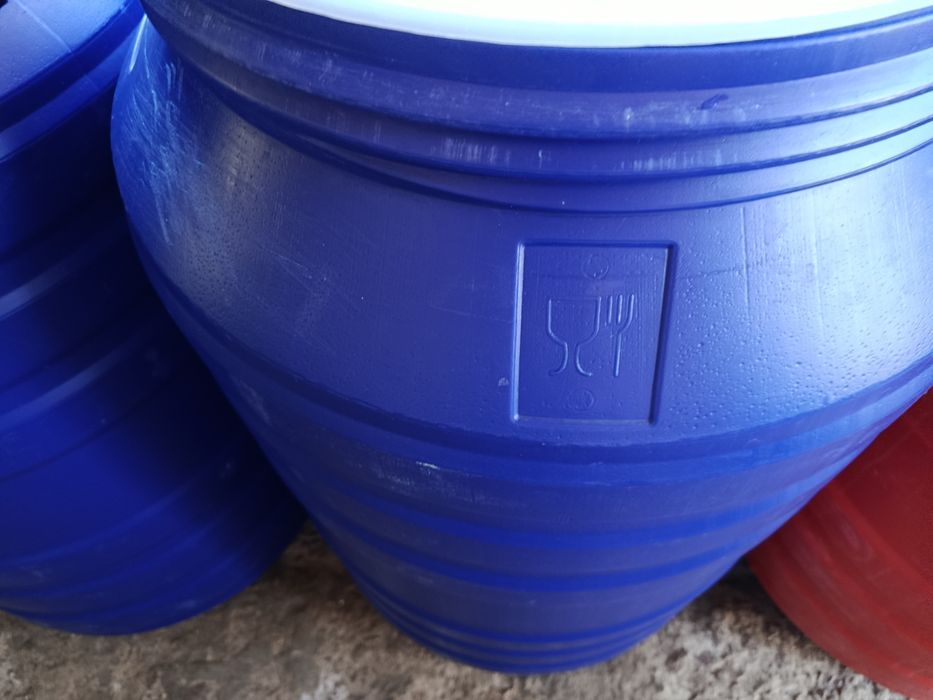 Бочка пластиковая литраж 200,220.