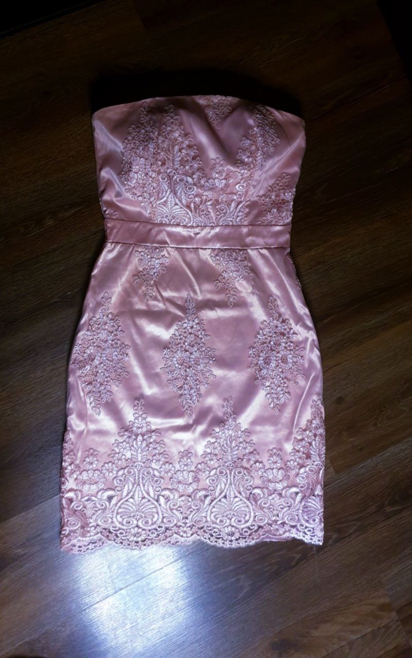 Женское нарядное платье 44 размер