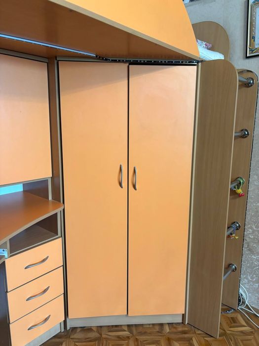 Дитяче ліжко горище 3 в 1 , шафа , стіл