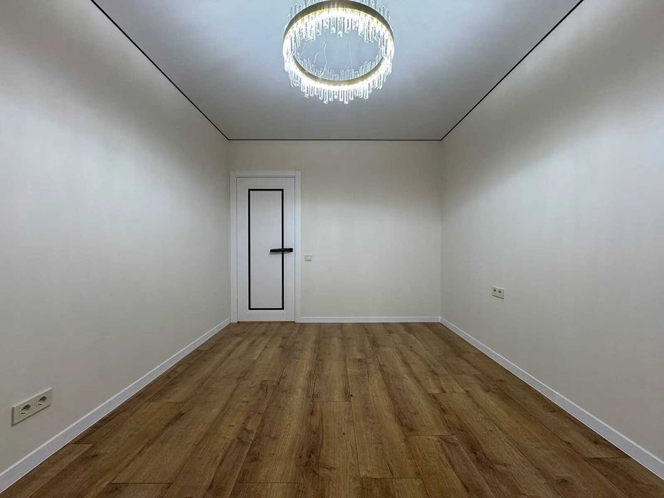 Терміново! Укомплектована двокімнатна поблизу ТРЦ "Veles Mall"