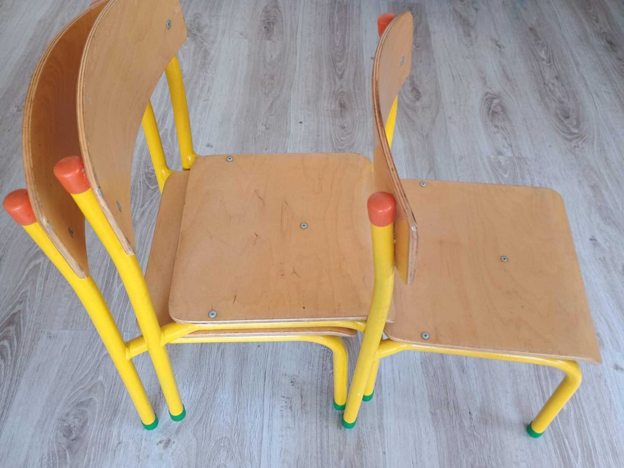 Krzesełka przedszkolne różnej wielkości