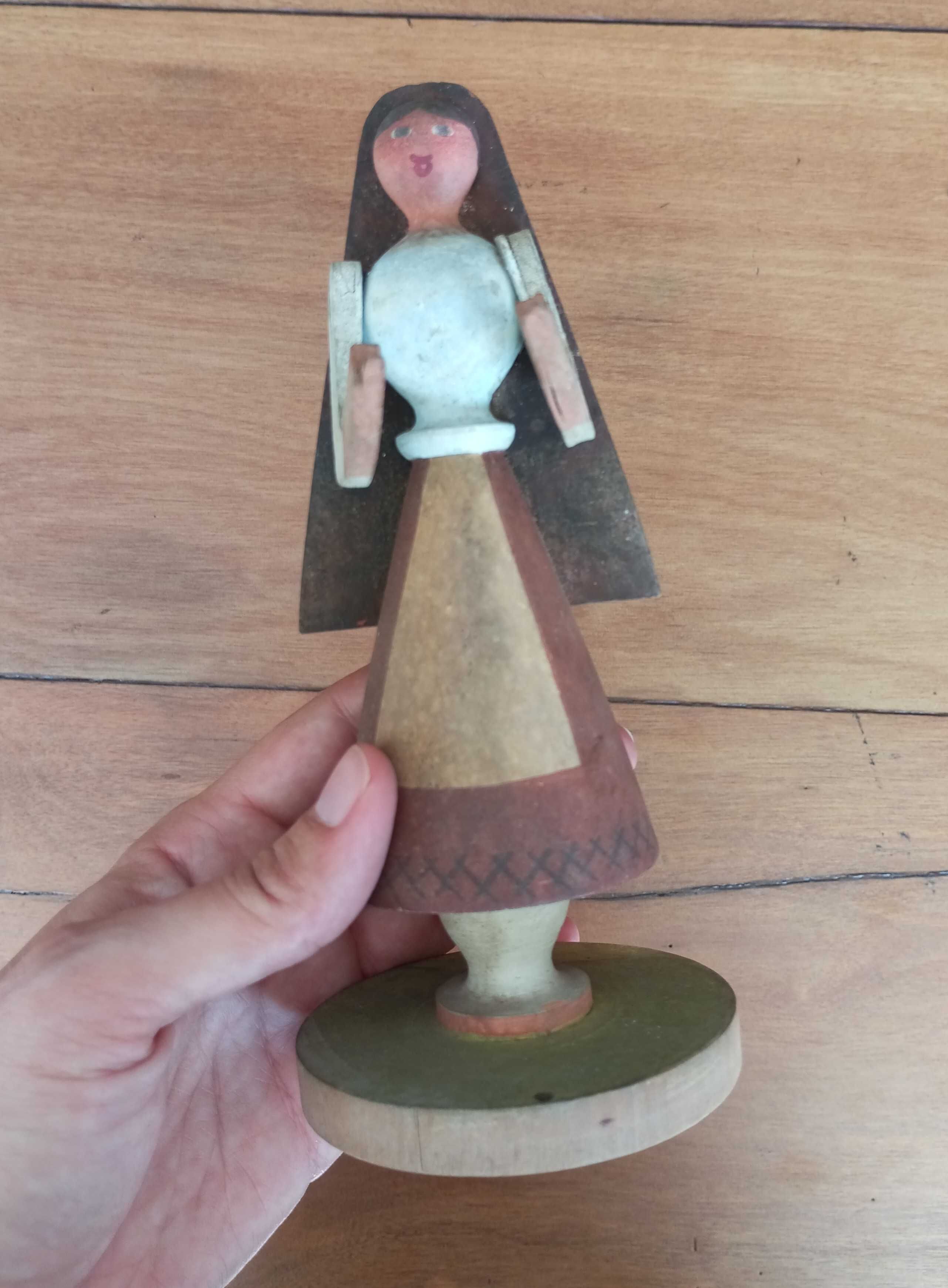 Antiga escultura Figura Feminina autoria Tomás de Melo Tom (1906-90)