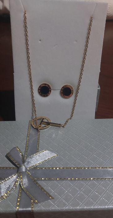 Conjunto brincos e colar