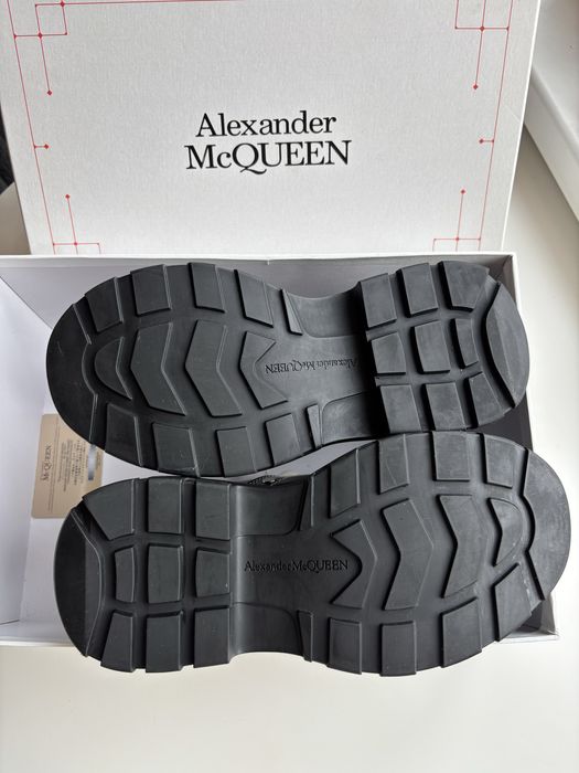 Жіночі черевики 39 р-р не вживані довжина устілки 25 см  м.Львів