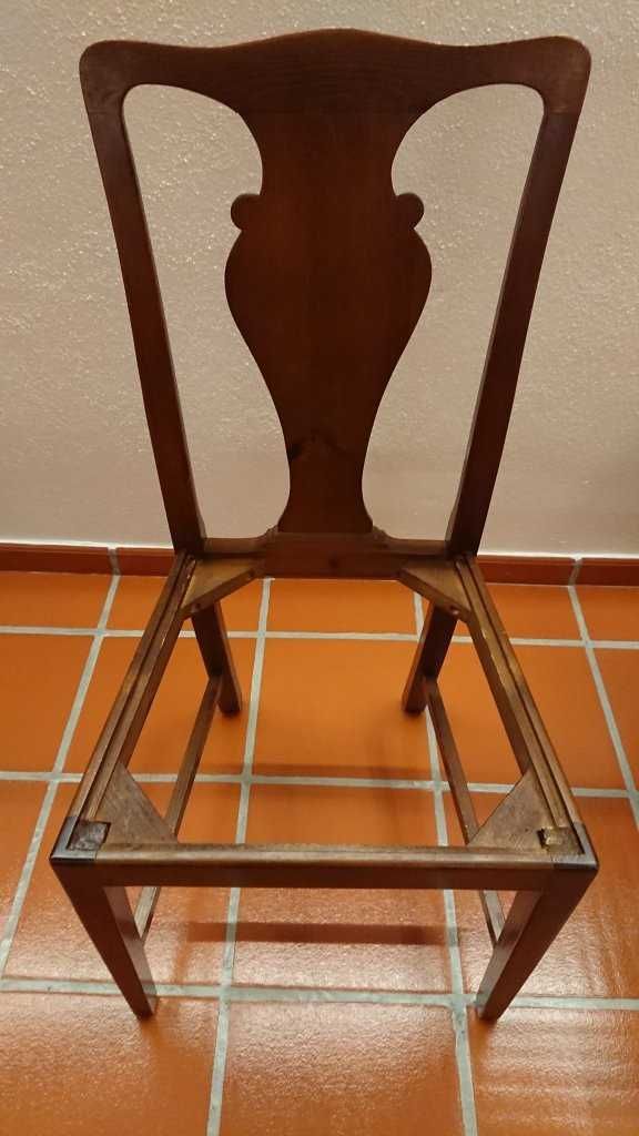 Cadeiras de madeira estofadas (restaurante / café)