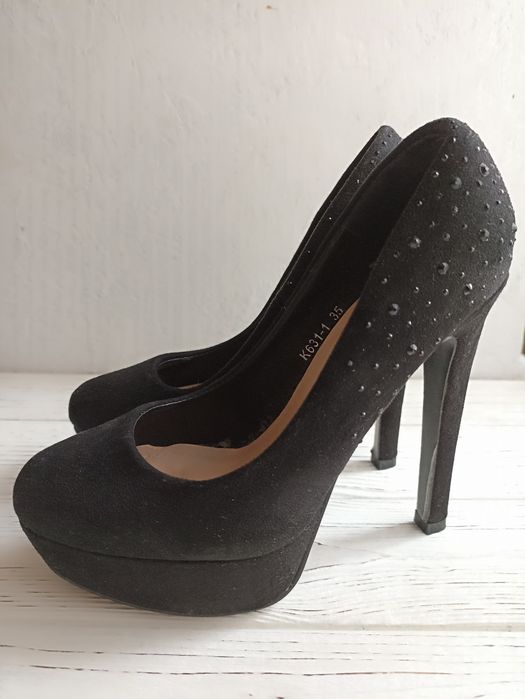 Женские туфли на каблуке