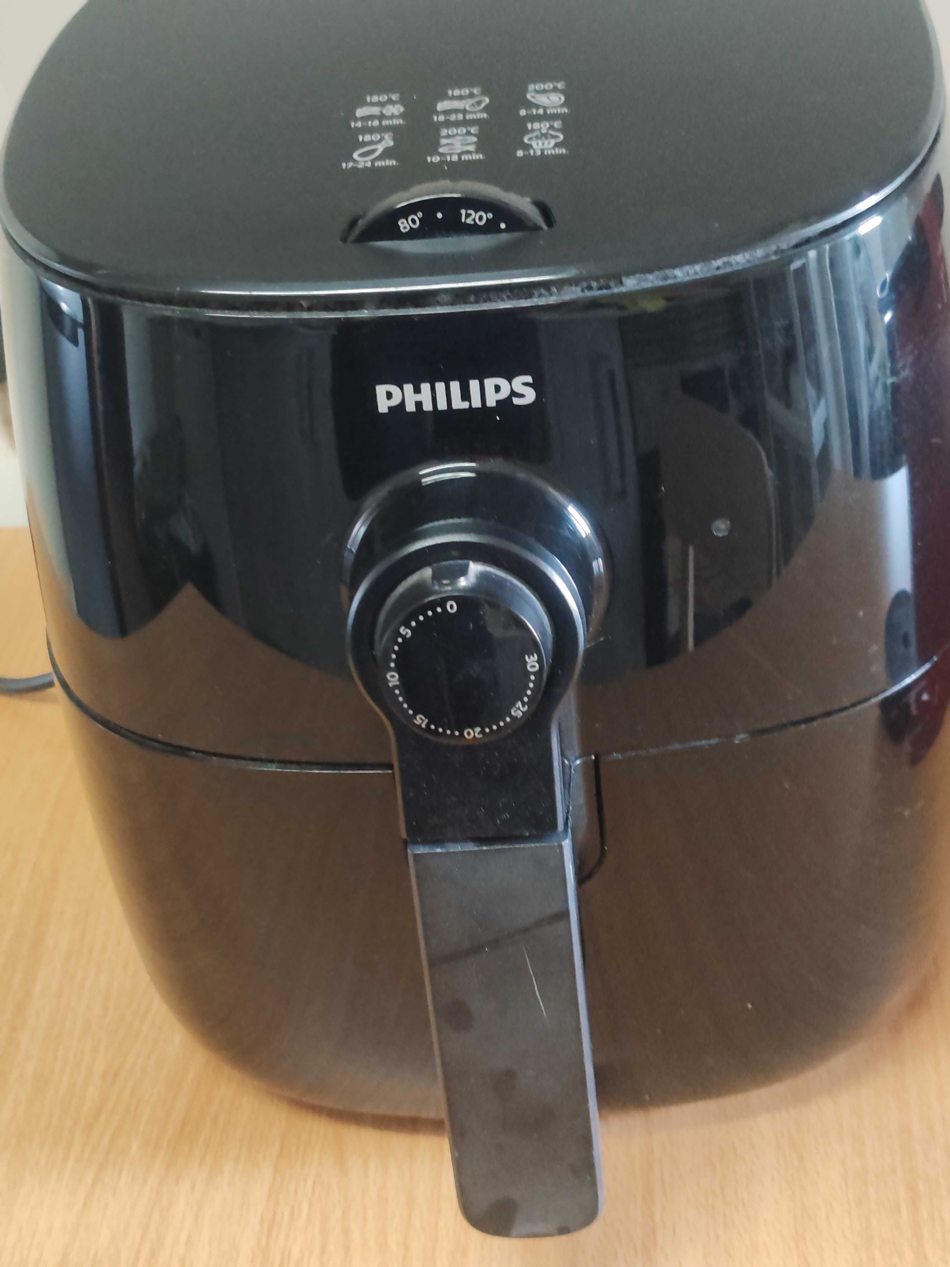 Mesa, cadeira, máquina de café e air fryer