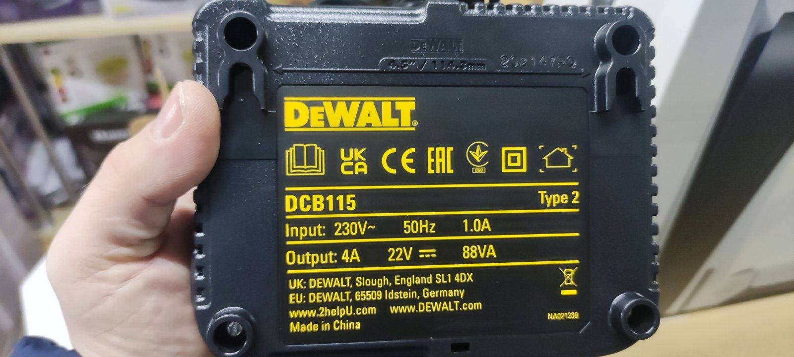 Зарядний пристрій DeWALT DCB115 +  акумулятори DeWALT DCB183 2шт