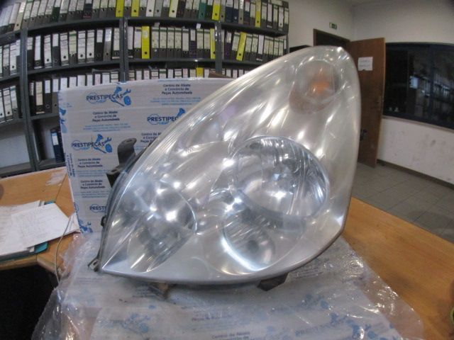 Farol Far1632 TOYOTA COROLLA 2 VERSO FASE 1 2006 2.2D4D 136CV 5P CINZENTO ESQ HB4 + HB3 STANLEY