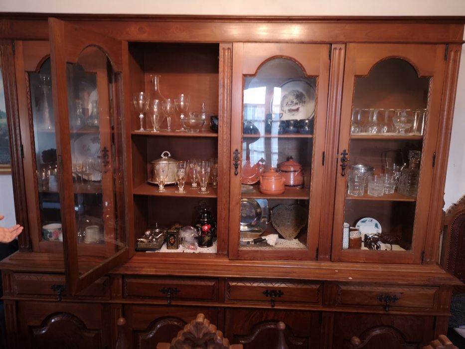 Aparador e cristaleira