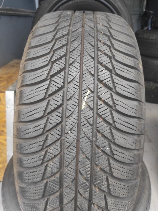 Шины зимние 215/55R17.