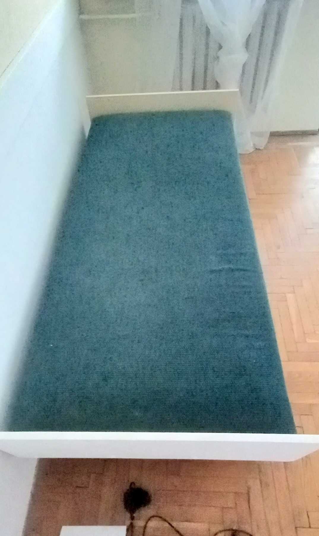 łóżko pojedyncze z materacem 90x200, stan bardzo dobry
