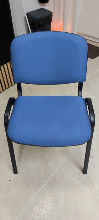 Cadeiras Azuis Versáteis com Bandeja Removível