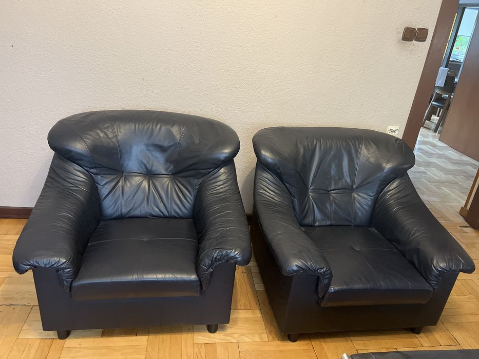 Dwa fotele skorzane Ikea czarno-granatowe stan baedzo dobry