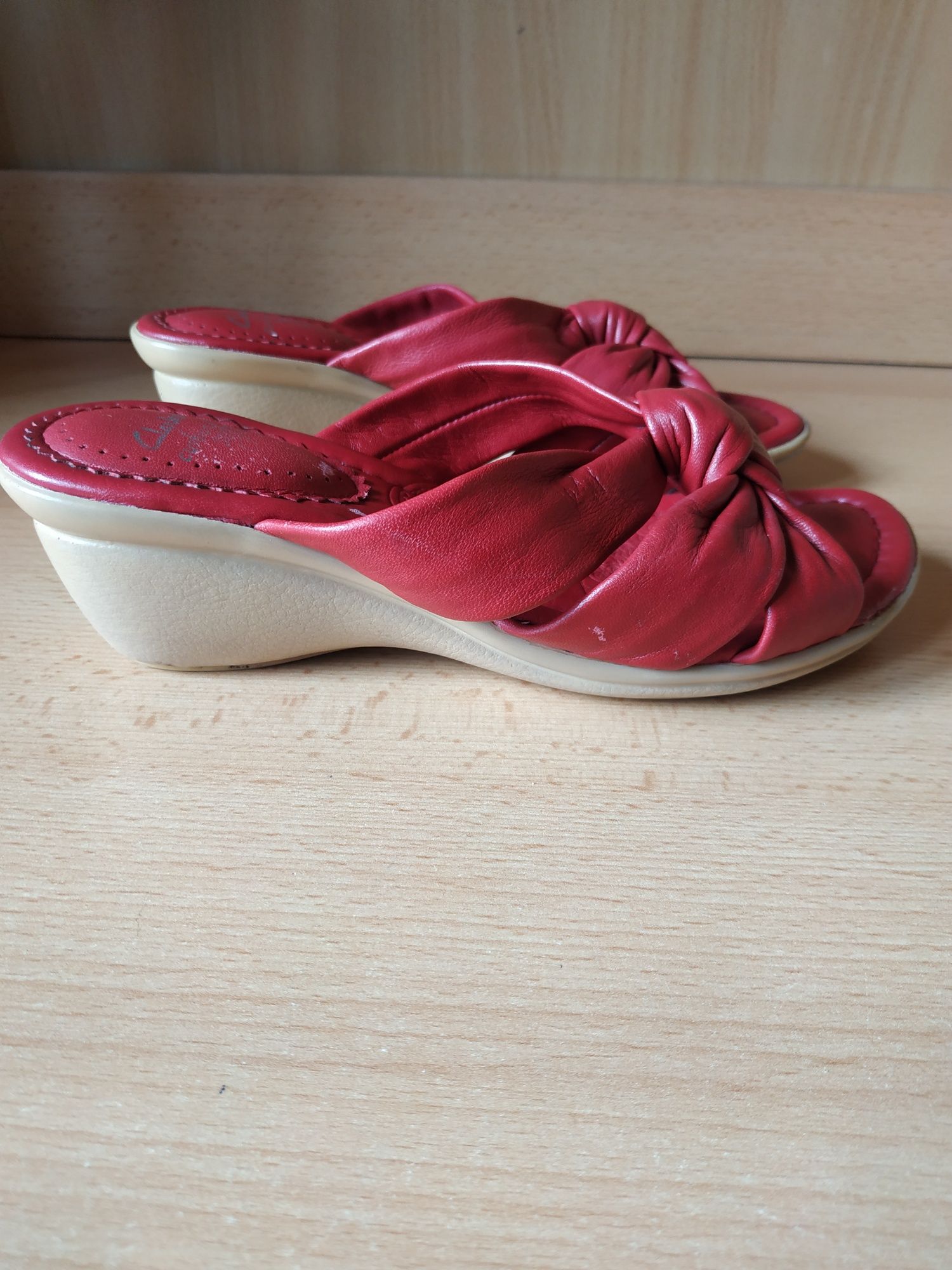 Klapki Clarks skóra rozmiar 36.