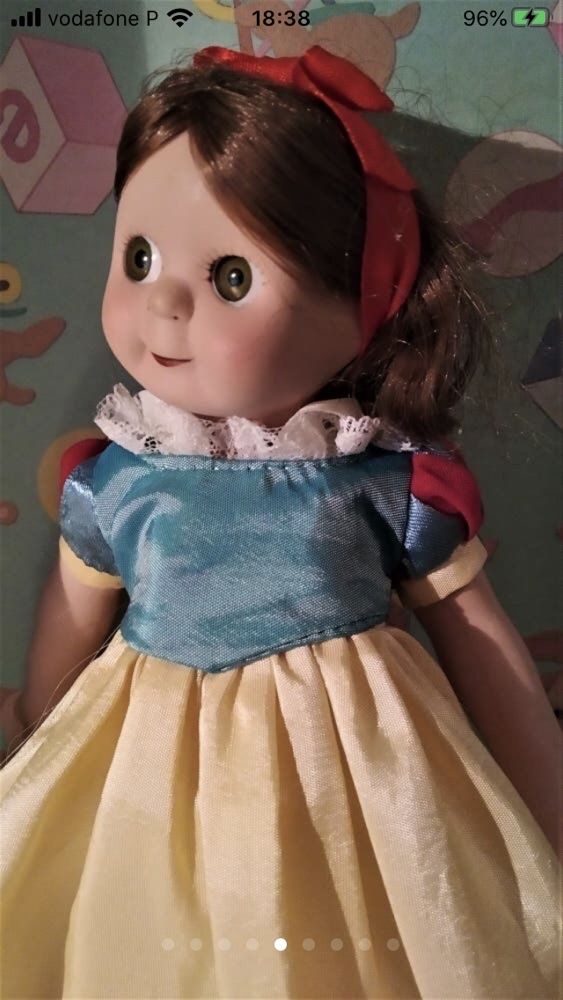 Boneca Googly em porcelana branca de neve