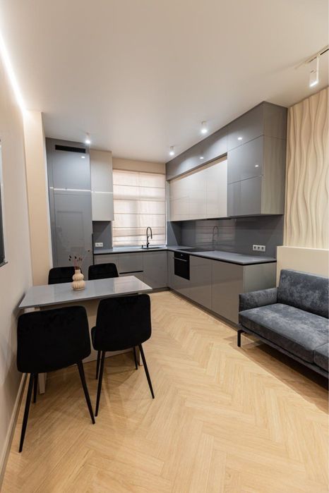 Красивая Фасадная 2х ком квартира в самом Центре Одессы! 18 Жемчужина!