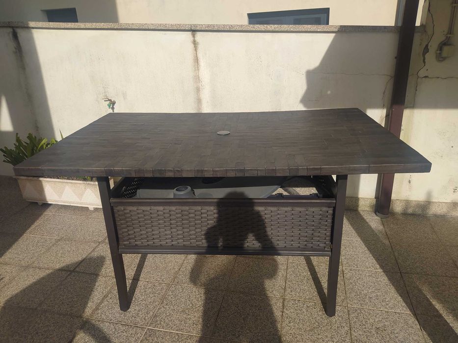 Conjunto mesa e cadeiras jardim