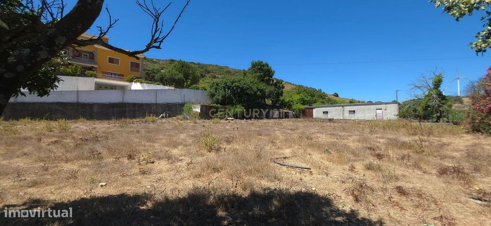 Terreno Urbanizável com Armazém