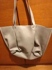 Torba typu shopper firmy Zara.