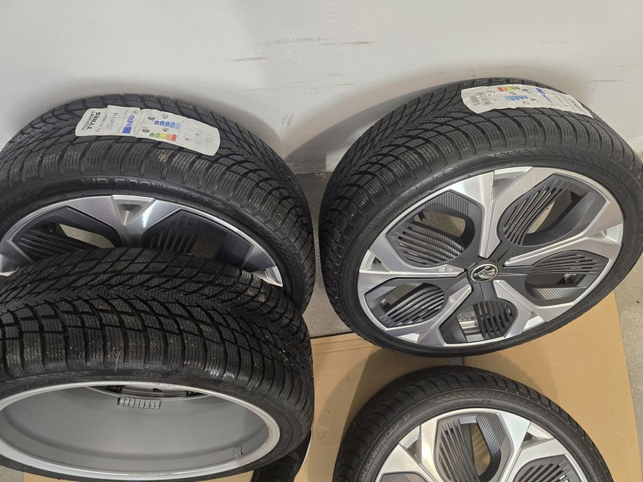 Koła zimowe Skoda Octavia RS IV polift 225/40 R19 Nokian Nowe,demo