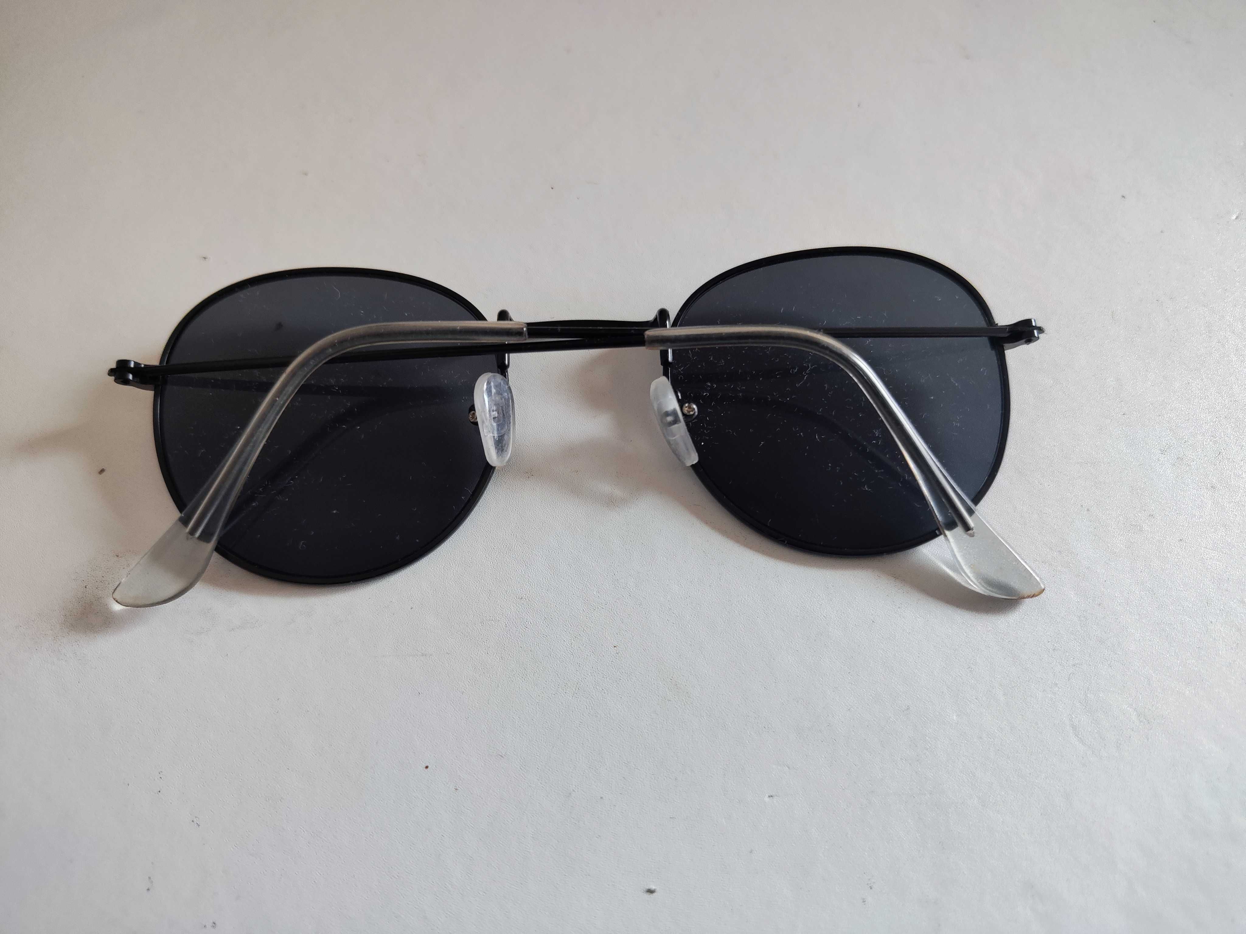 Óculos de sol Oval arredondado pretos