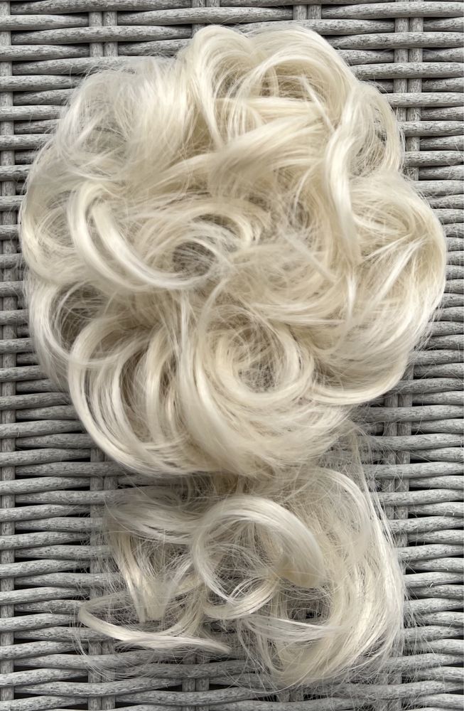 Premium Ultra włosy doczepiane, kok z lokiem, platynowy blond ( 630 )