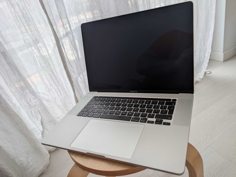 MacBook Pro 16-calowy 2019, Touch Bar.