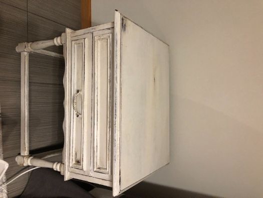 Szafka nocna, Niciak shabby chic