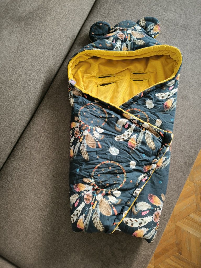 Zestaw dla niemowlaka: śpiworek, otulacz, mufka do wózka