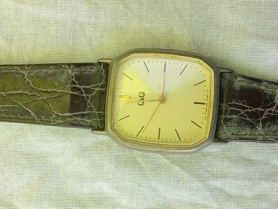 Diversos Relógios Antigos: Peças Únicas e Elegantes