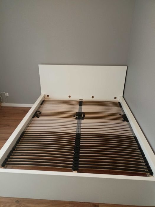 Sprzedam ramę łóżka Malm 160x200 wraz z dnem i materacem