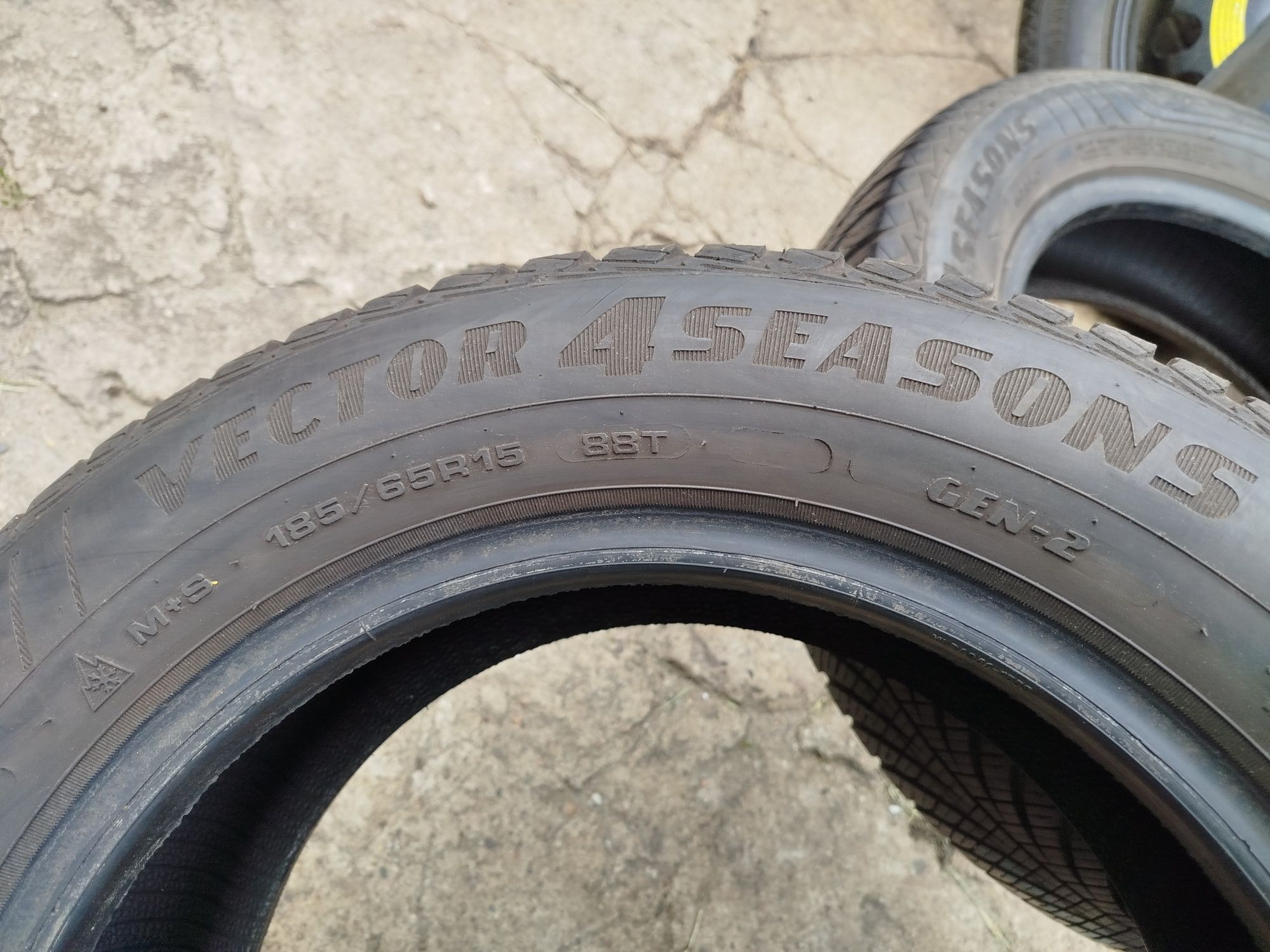 Opony 2szt 185/65/15 88T Goodyear Vector 4Seasons Gen2
