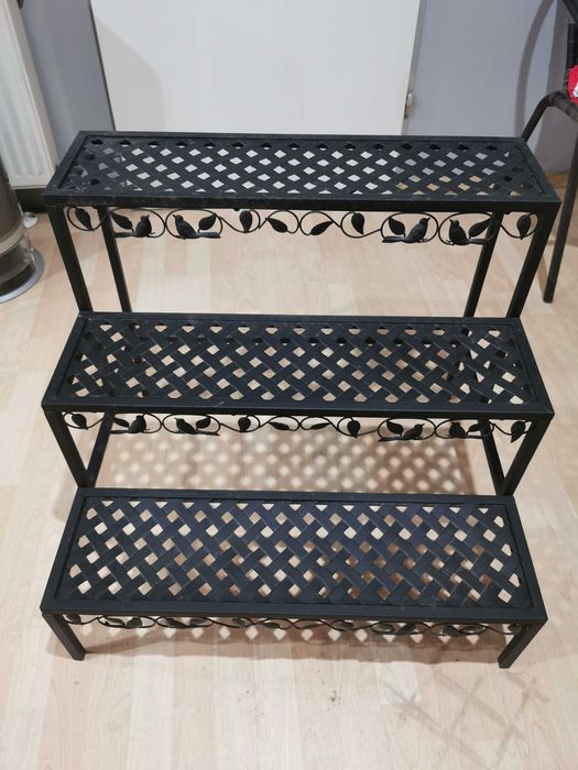 Piękny kwietnik 3 poziomowy