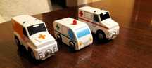 zestaw ambulans pogotowie karetka do torów drewnianych miasto garaż