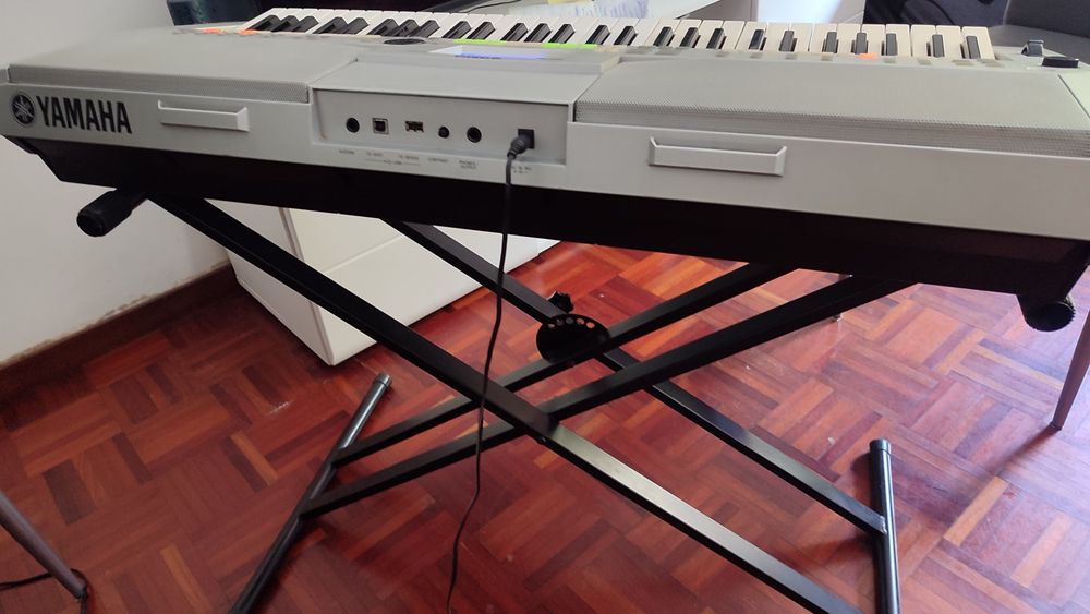 Teaclado arranjador yamaha psr s500 em perfeito estado