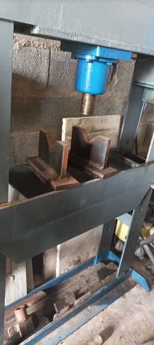 EQUIPAMENTOS DE OFICINA / Metalomecânica