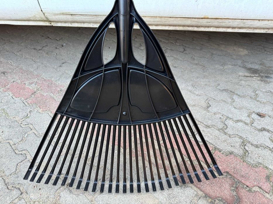 Grabie do liści-FISKARS-Leaf rake stan jak Nowa Polecam!