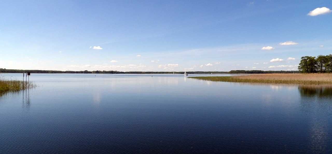 duża inwestycyjna działka z linią brzegową jeziora Jamno w Koszalinie