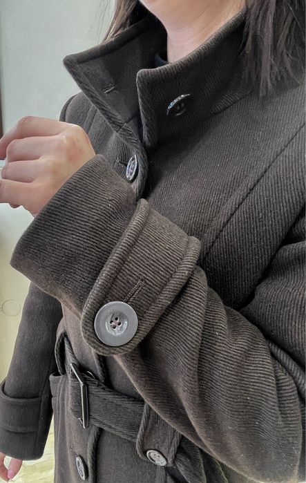 Жіноче пальто шоколадного кольору с-м s-m